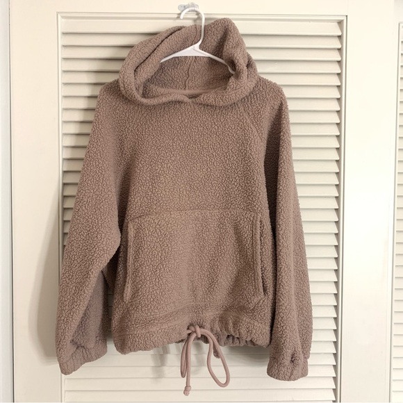 American Eagle Outfitters Jackets & Blazers - American Eagle Sherpa Pullover Size Large